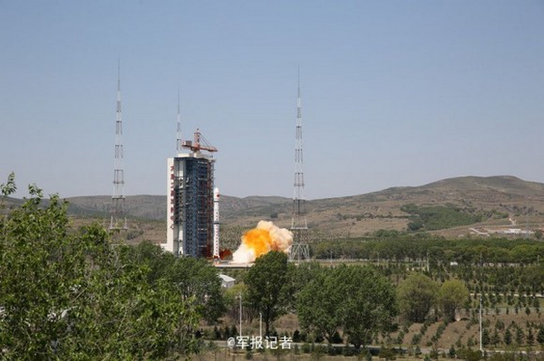 中国首颗脉冲星导航卫星在酒泉卫星发射中心成功发射：追寻宇宙灯塔
